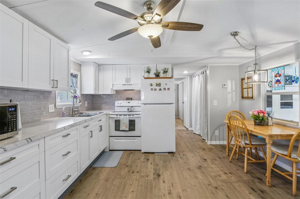 3204 POND HOLLOW STREET, WESLEY CHAPEL, FL 33543 — zdjęcie 5
