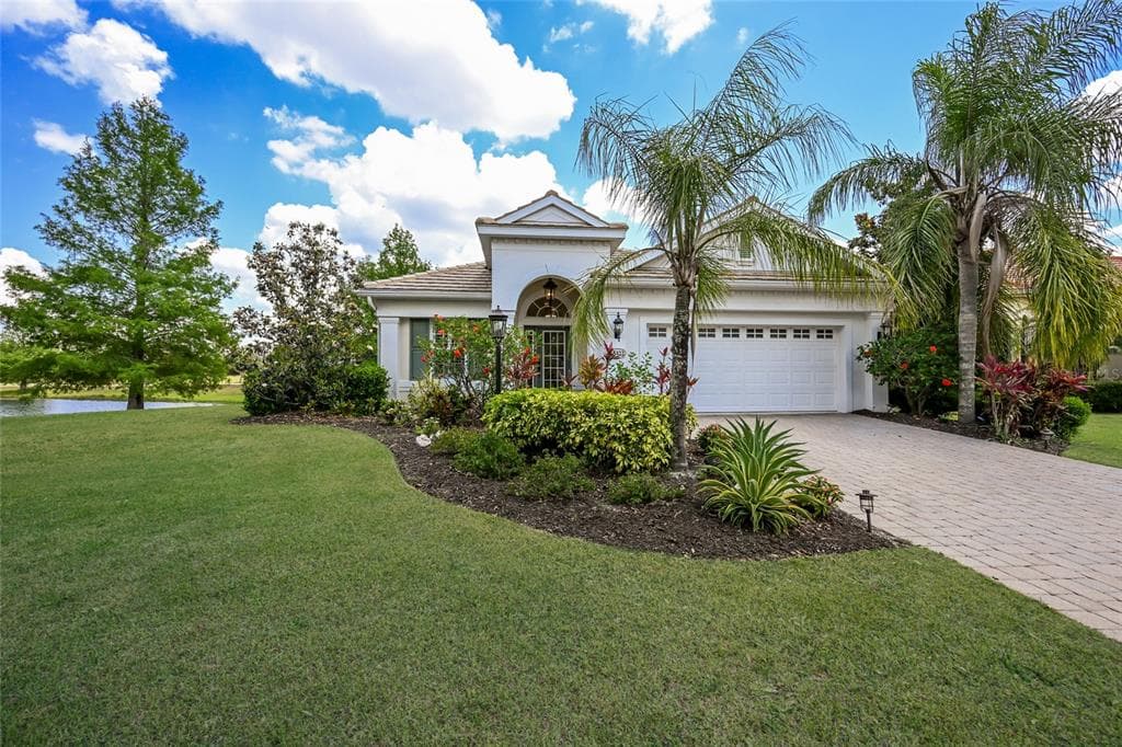 15422 HELMSDALE PLACE, LAKEWOOD RANCH, FL 34202