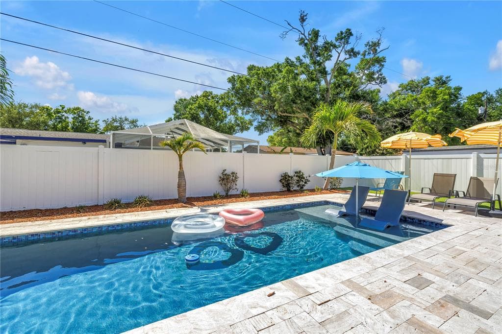 12096 OAK STREET, LARGO, FL 33774 — zdjęcie 2
