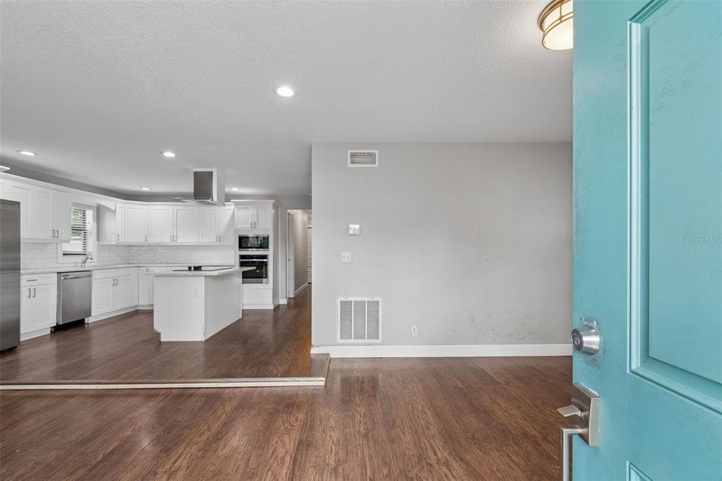 6443 31ST STREET N, ST PETERSBURG, FL 33702 — zdjęcie 2