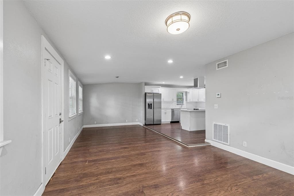6443 31ST STREET N, ST PETERSBURG, FL 33702 — zdjęcie 4