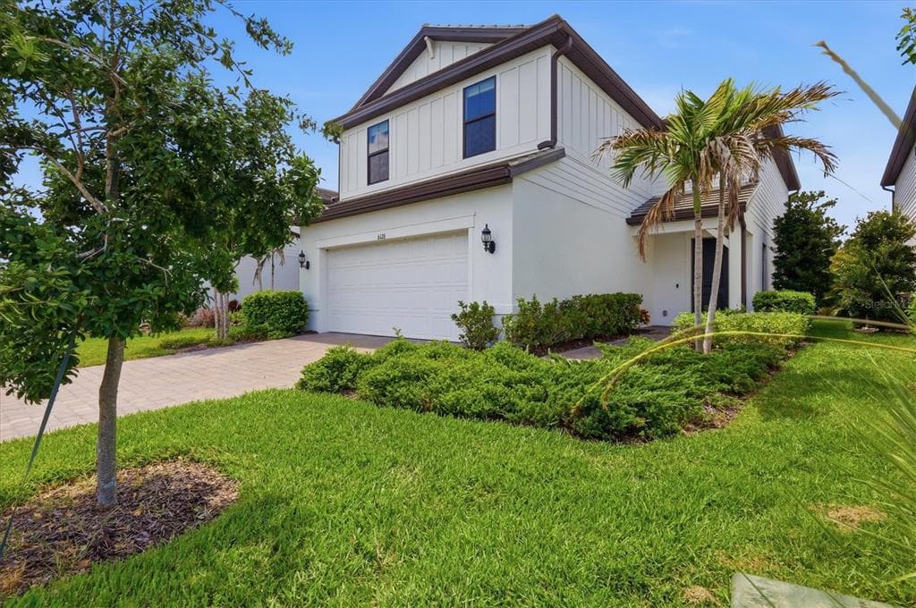 6126 BLUESTAR COURT, LAKEWOOD RANCH, FL 34211