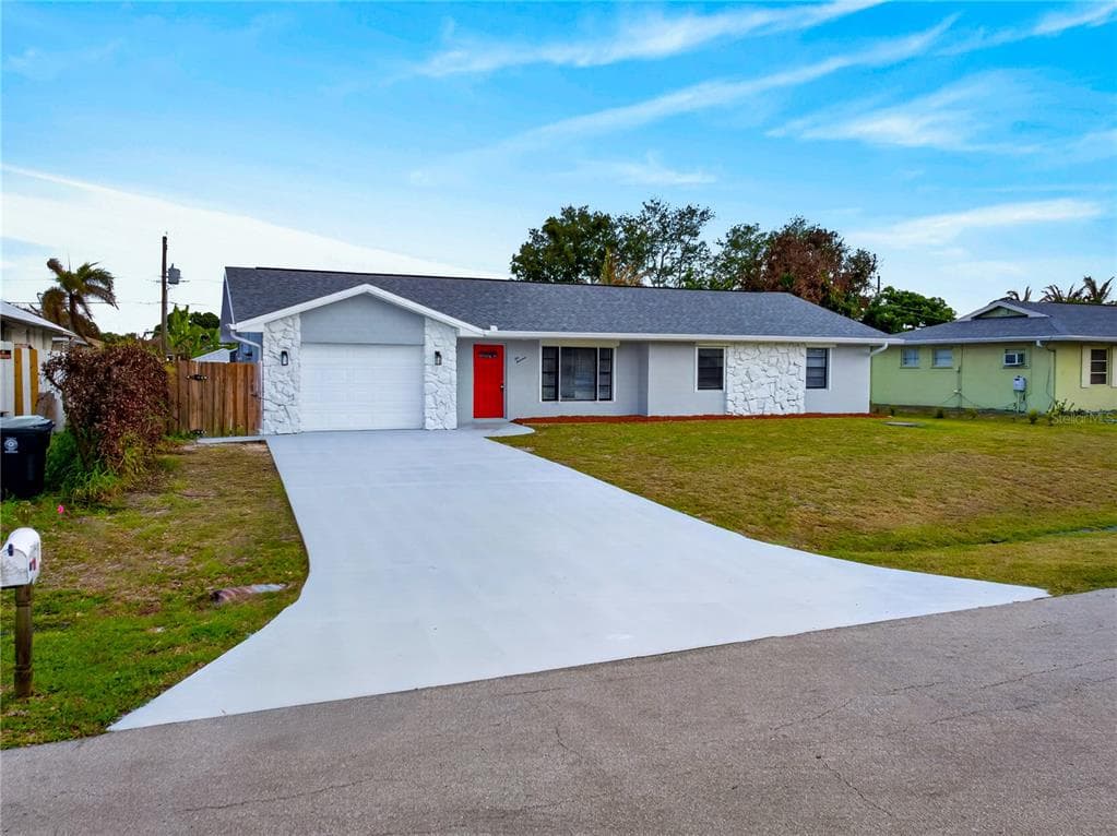 214 SE DUVAL AVENUE, PORT ST LUCIE, FL 34983