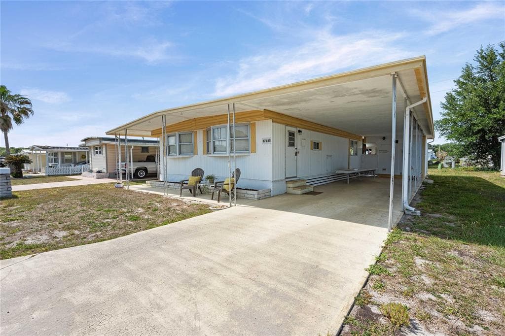 37135 SANDRA AVENUE, ZEPHYRHILLS, FL 33542 — zdjęcie 2