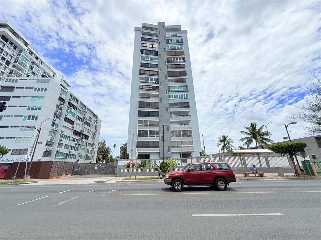 37 ISLA VERDE AVE. # 203, CAROLINA, PR 00979