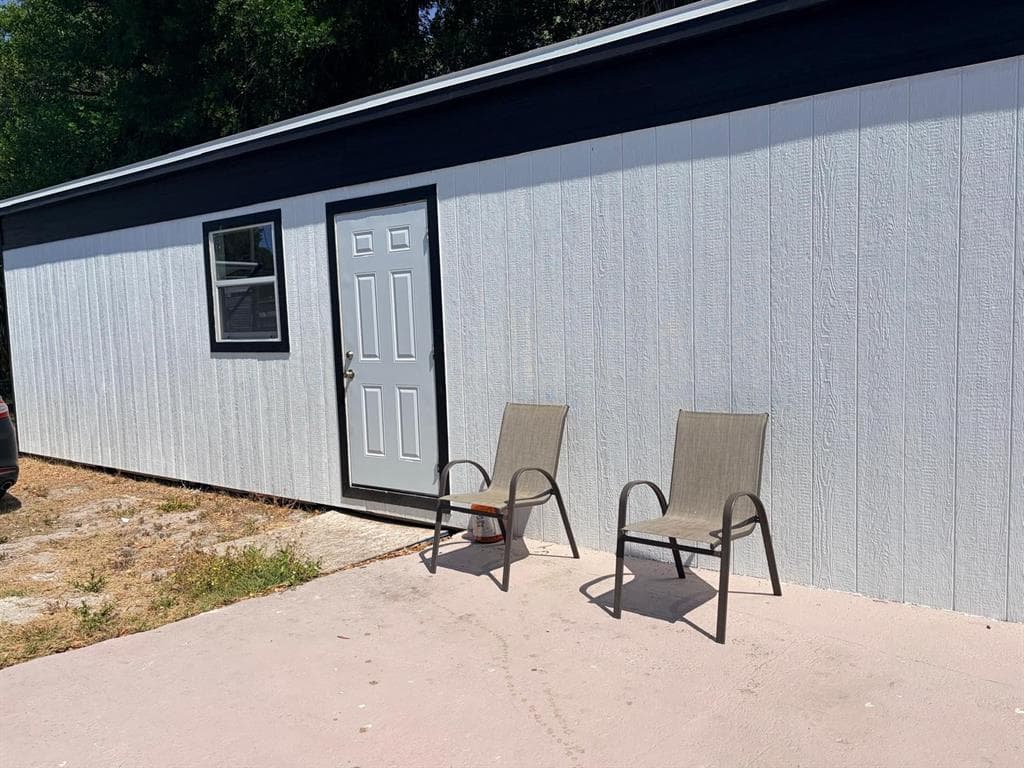 1304 WINDSOR WAY, TAMPA, FL 33619 — zdjęcie 2