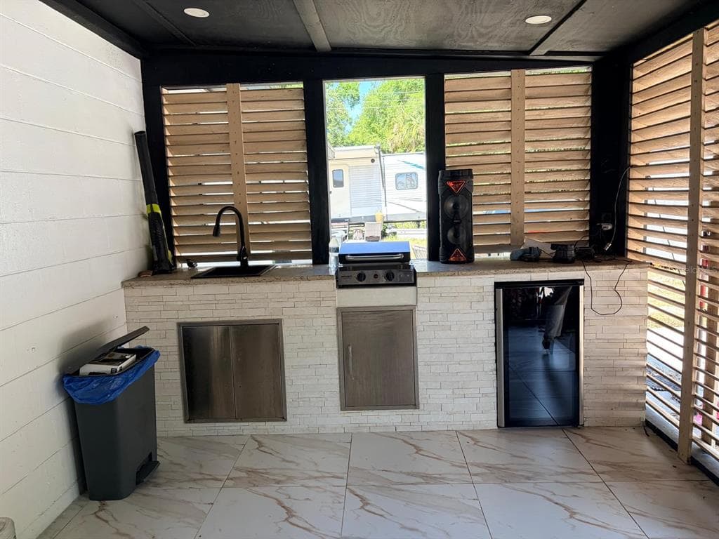 1304 WINDSOR WAY, TAMPA, FL 33619 — zdjęcie 3