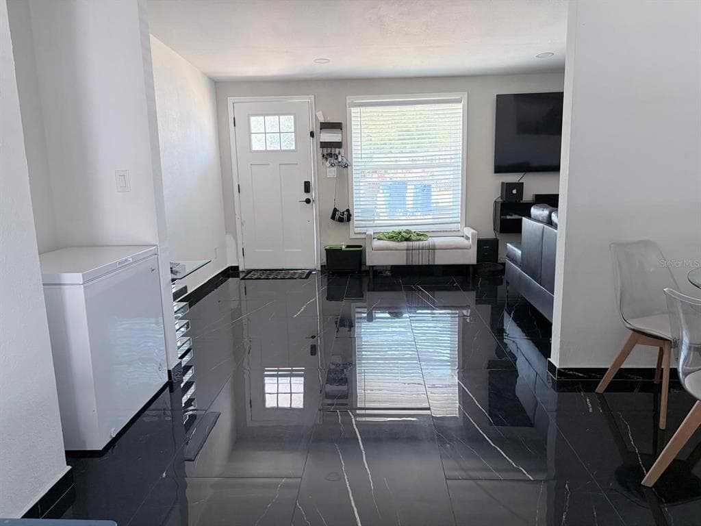 1304 WINDSOR WAY, TAMPA, FL 33619 — zdjęcie 5