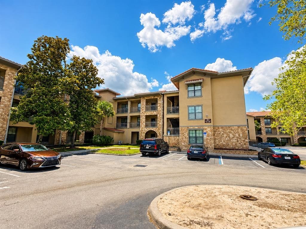 907 CHARO PARKWAY # 915, DAVENPORT, FL 33897