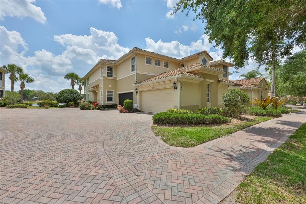 1368 EMERALD DUNES DRIVE, SUN CITY CENTER, FL 33573 — zdjęcie 2