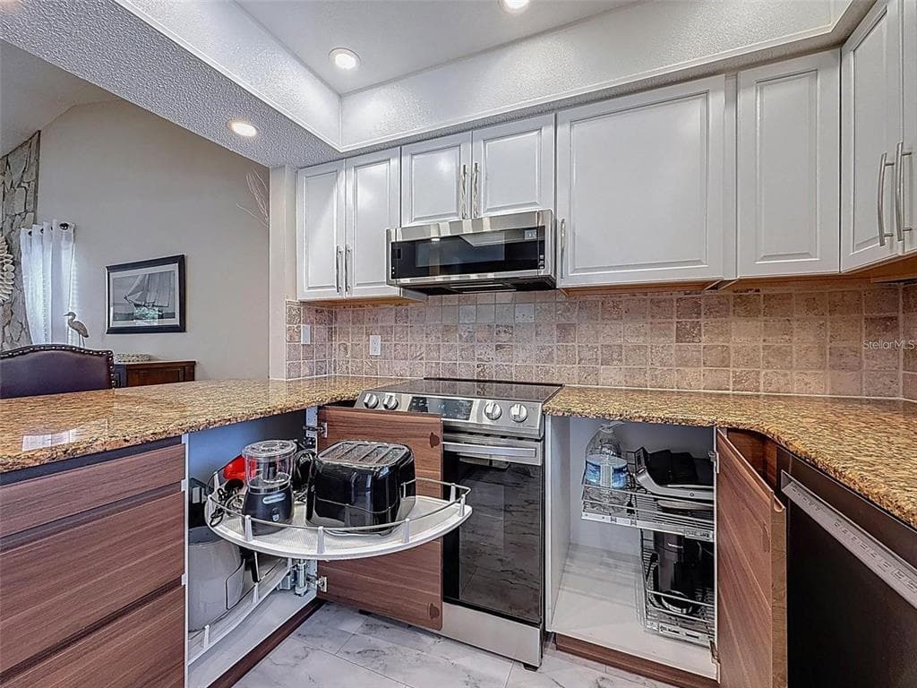 9981 EAGLES PT CIRCLE # 4, PORT RICHEY, FL 34668 — zdjęcie 3