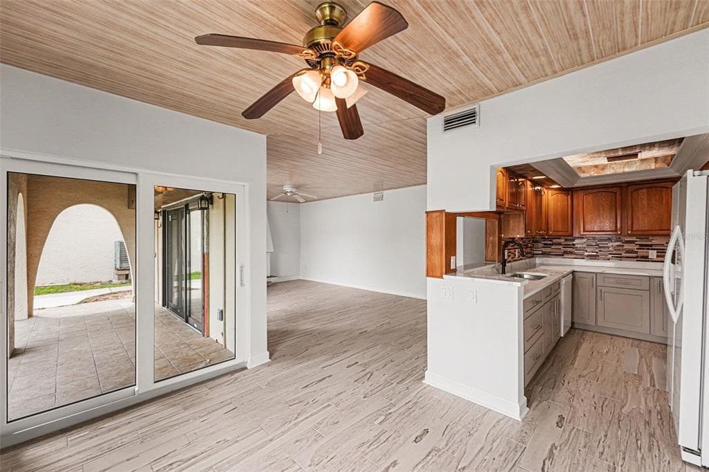 546 PLAZA SEVILLE COURT # 85, TREASURE ISLAND, FL 33706 — zdjęcie 4