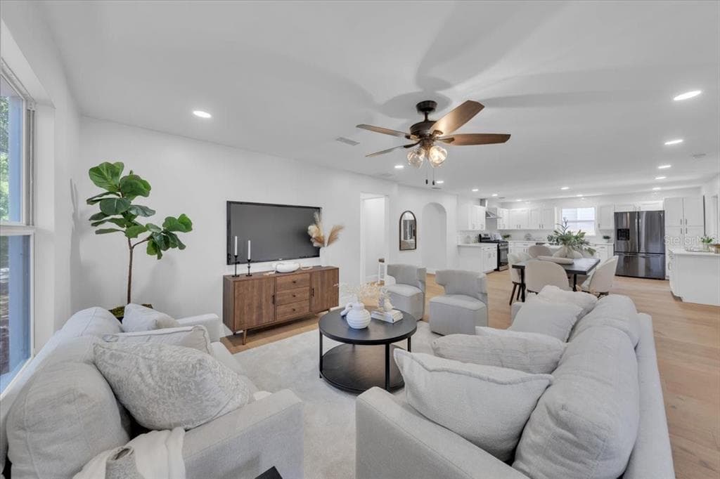 1110 12TH STREET N, ST PETERSBURG, FL 33705 — zdjęcie 2