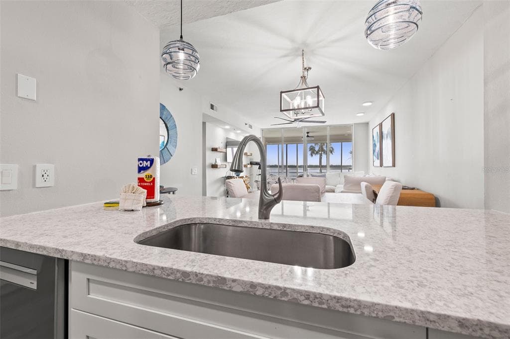 615 DREAM ISLAND PLACE # 210, LONGBOAT KEY, FL 34228 — zdjęcie 5