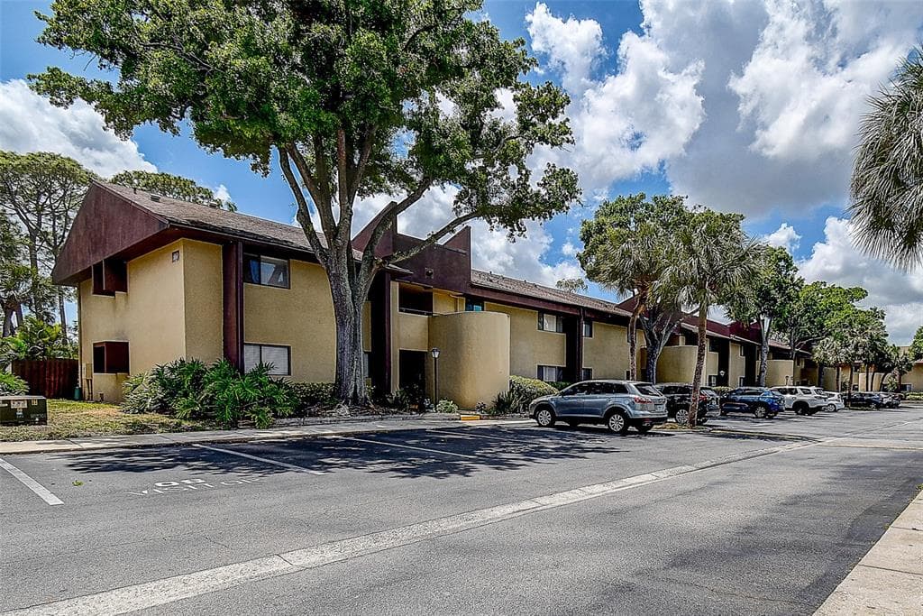 860 S VILLAGE DRIVE N # 106, ST PETERSBURG, FL 33716