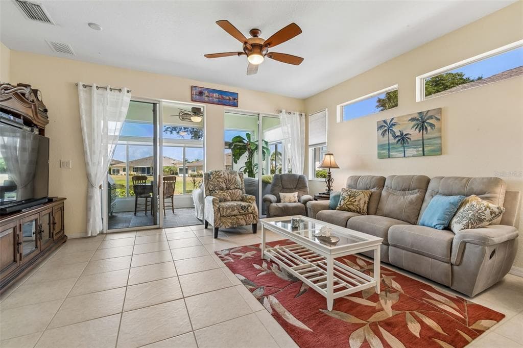 2011 SIFIELD GREENS WAY # 71, SUN CITY CENTER, FL 33573 — zdjęcie 3
