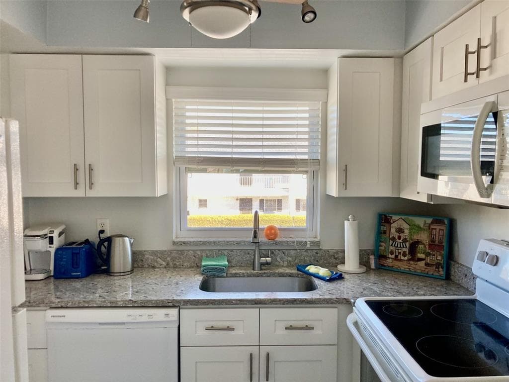 304 47TH AVENUE DRIVE W # 307, BRADENTON, FL 34207 — zdjęcie 4