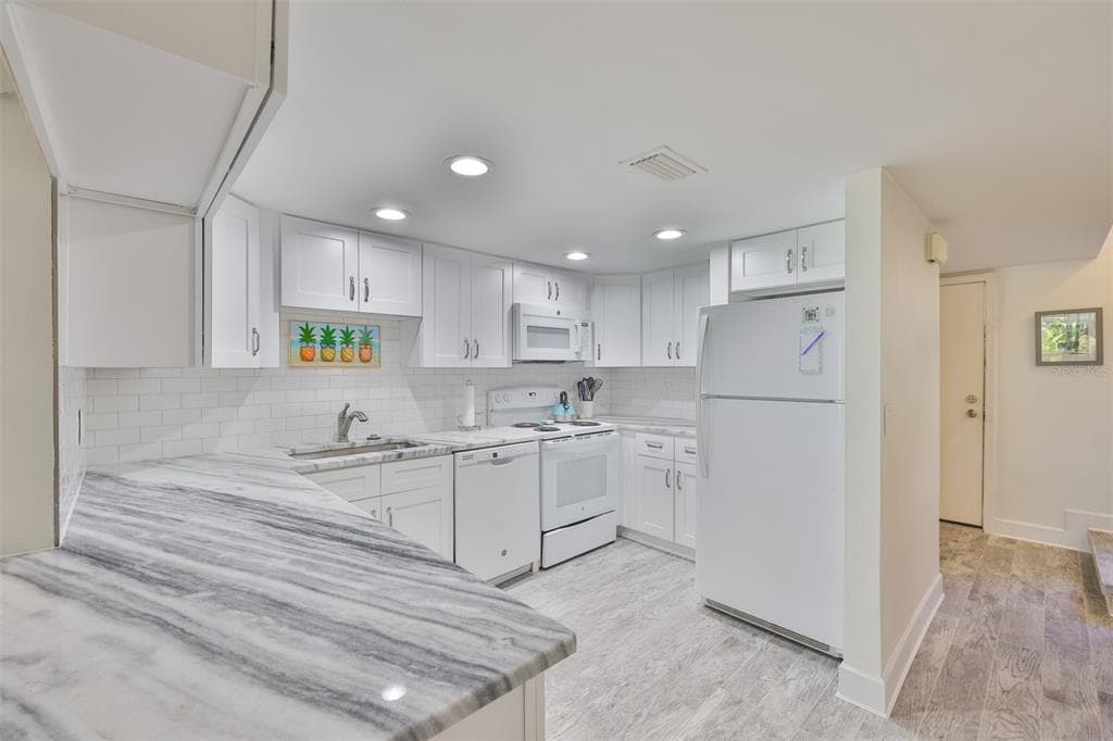 1028 APOLLO BEACH BOULEVARD # 8, APOLLO BEACH, FL 33572 — zdjęcie 3