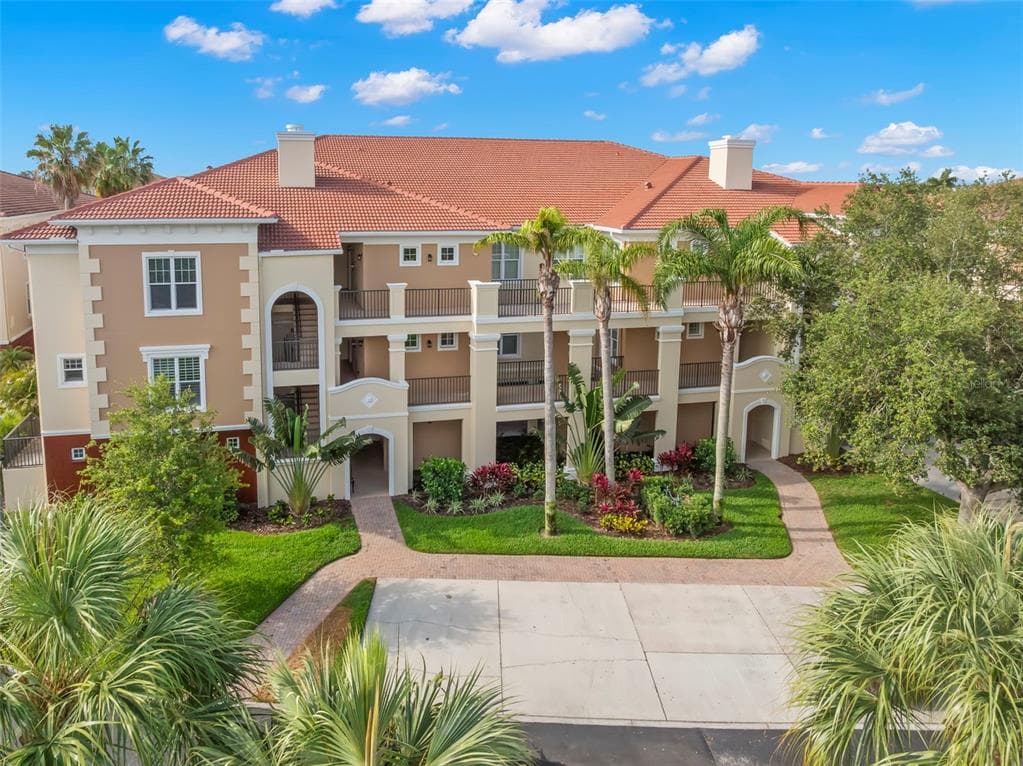 6 ACADEMY WAY S # 221, ST PETERSBURG, FL 33711