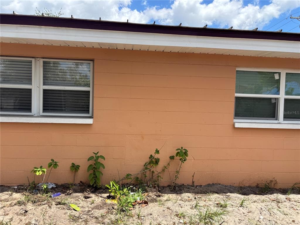1320 LARSEN LN, TAMPA, FL 33619 — zdjęcie 3