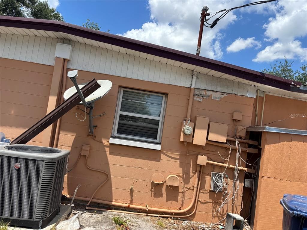 1320 LARSEN LN, TAMPA, FL 33619 — zdjęcie 5