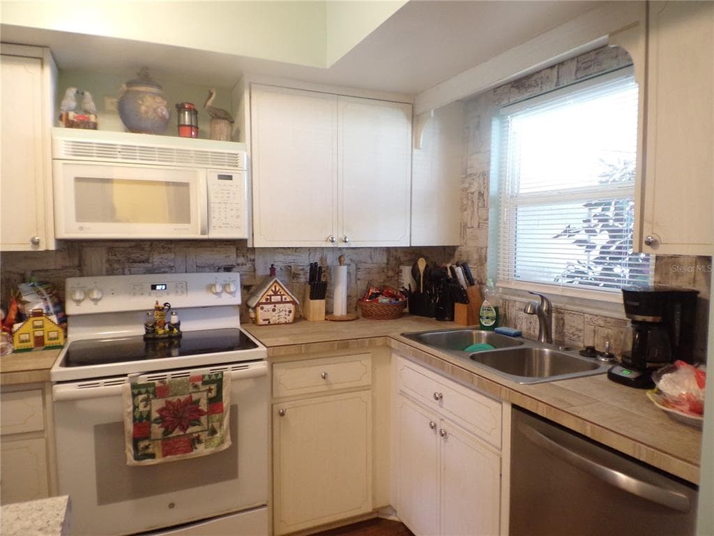 670 PARK CIRCLE, BRADENTON, FL 34207 — zdjęcie 2