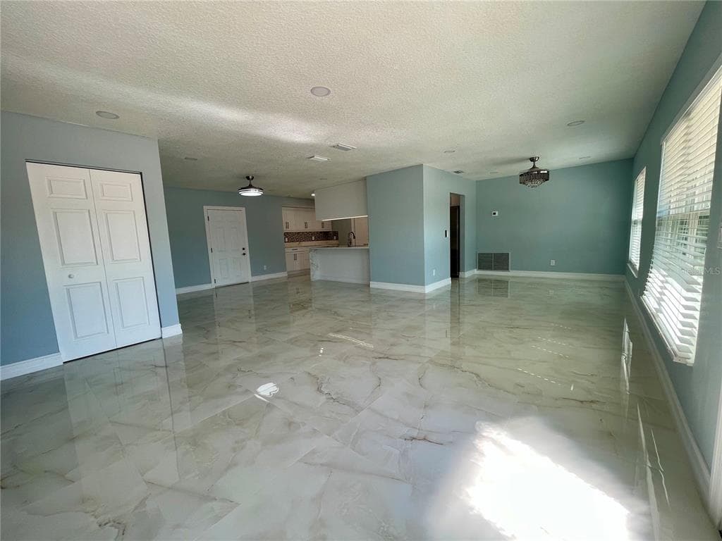 8503 WOODWICK COURT, TAMPA, FL 33615 — zdjęcie 2