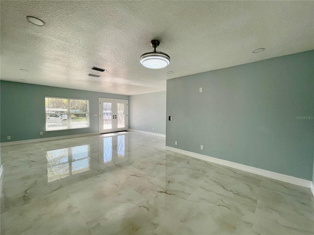 8503 WOODWICK COURT, TAMPA, FL 33615 — zdjęcie 3