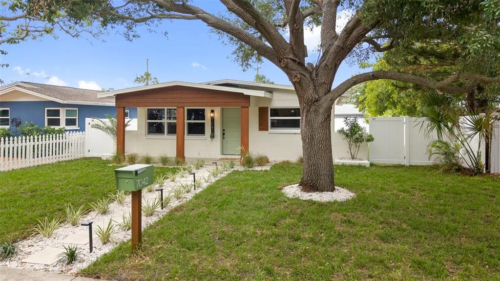 7042 DARTMOUTH AVENUE N, ST PETERSBURG, FL 33710 — zdjęcie 3