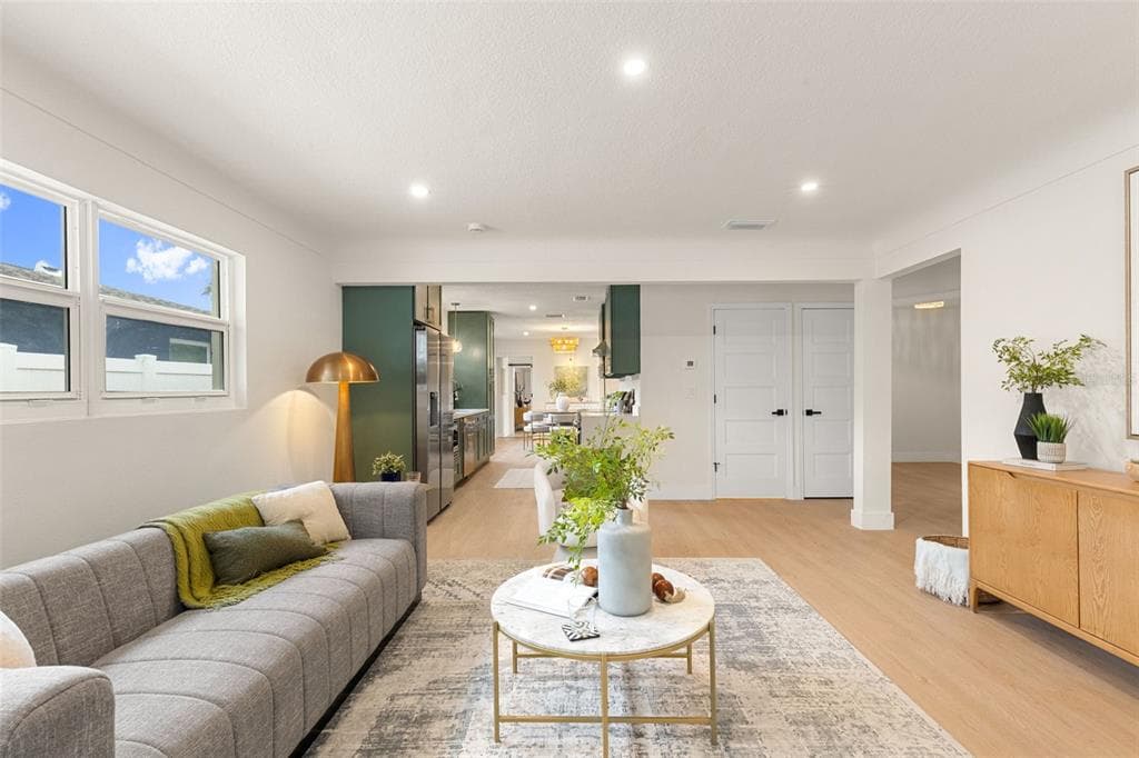 7042 DARTMOUTH AVENUE N, ST PETERSBURG, FL 33710 — zdjęcie 4