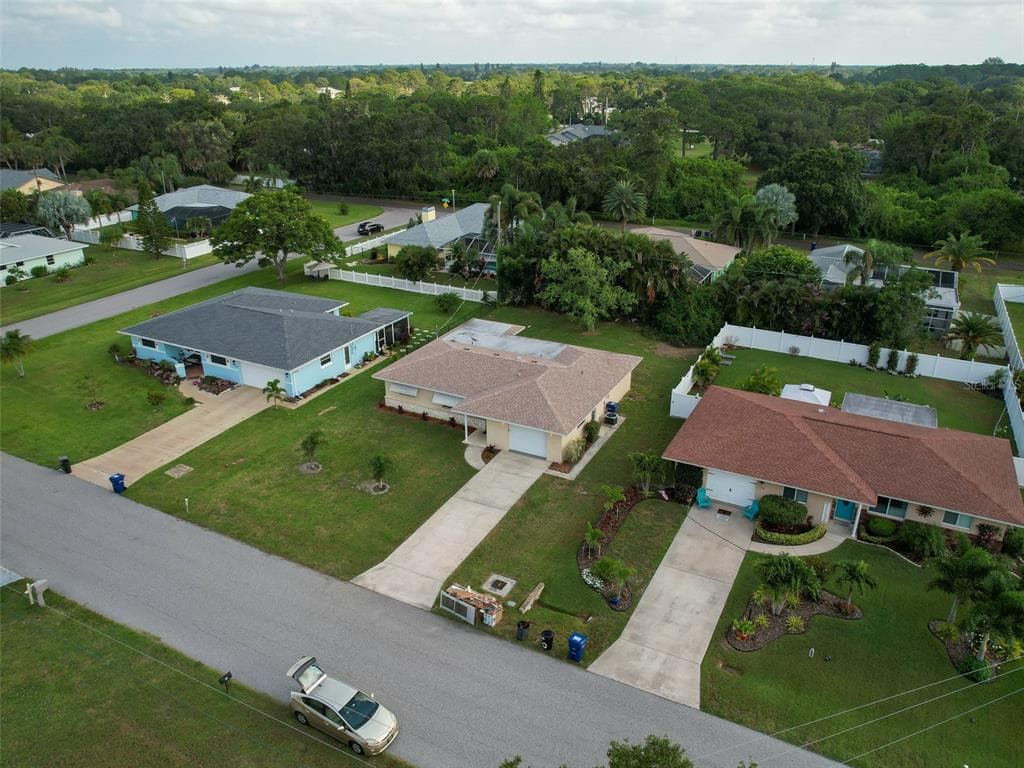 916 GILLESPIE STREET, ENGLEWOOD, FL 34223 — zdjęcie 2
