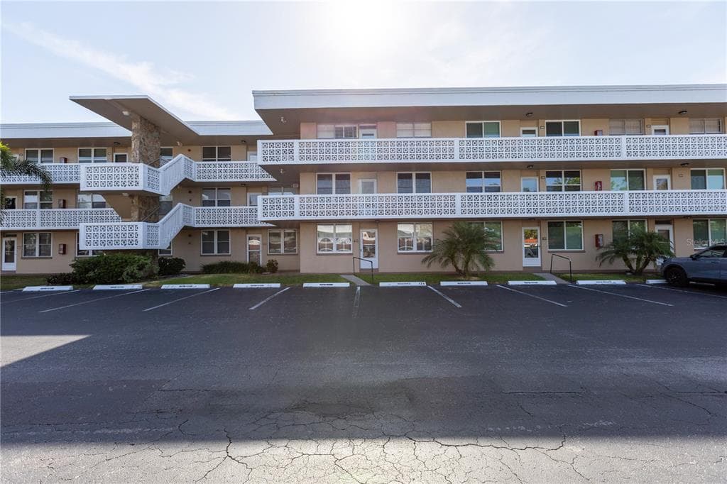 4915 BAY STREET NE # 224, ST PETERSBURG, FL 33703