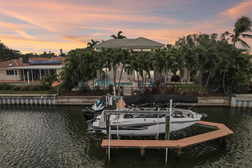 2032 MASSACHUSETTS AVENUE NE, ST PETERSBURG, FL 33703 — zdjęcie 2