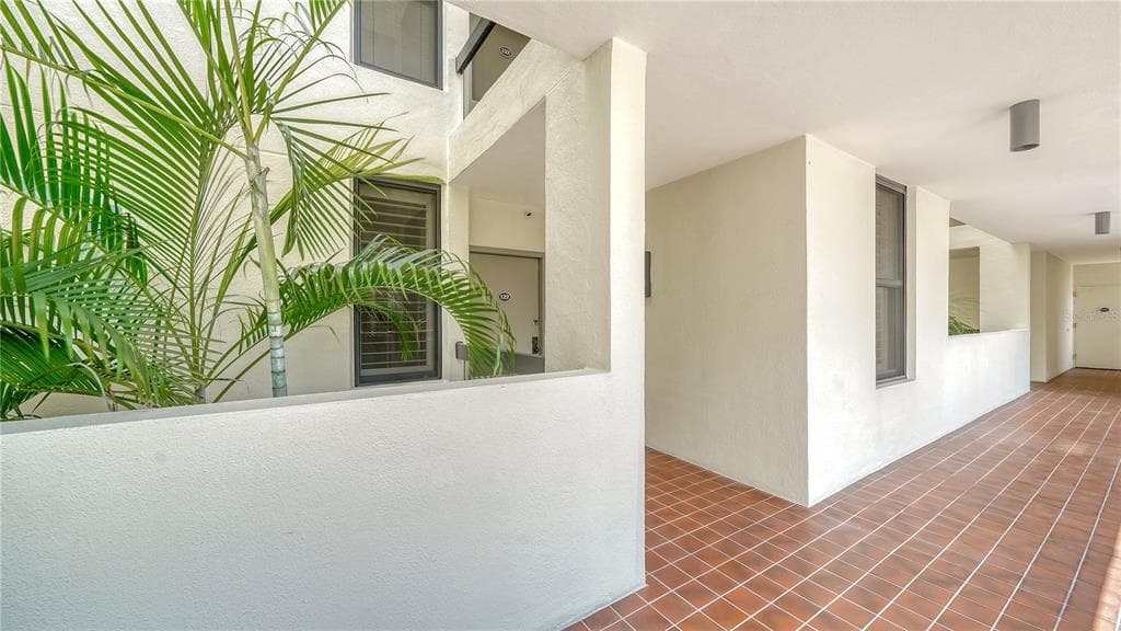 1930 HARBOURSIDE DRIVE # 122, LONGBOAT KEY, FL 34228 — zdjęcie 3
