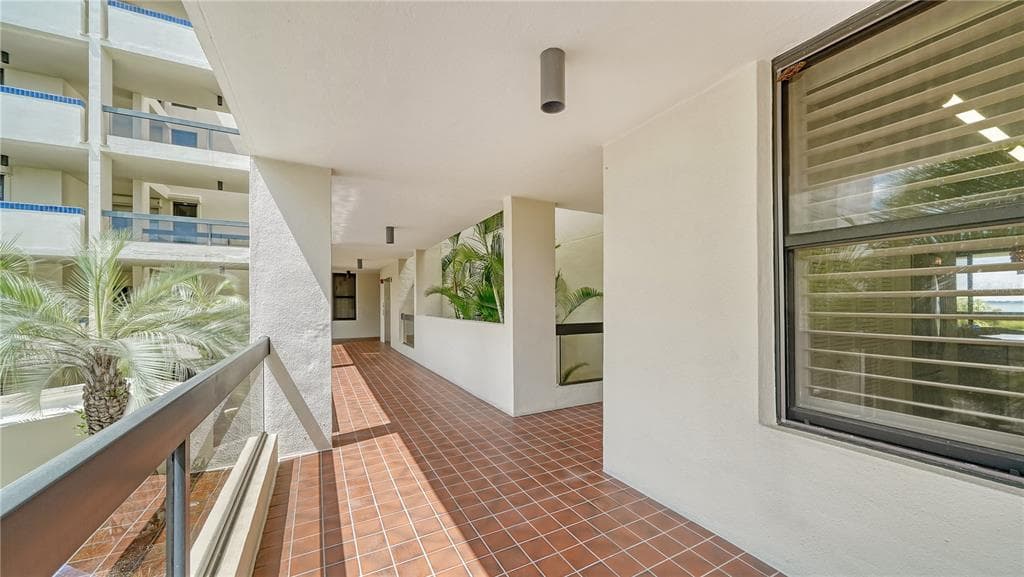 1930 HARBOURSIDE DRIVE # 122, LONGBOAT KEY, FL 34228 — zdjęcie 4