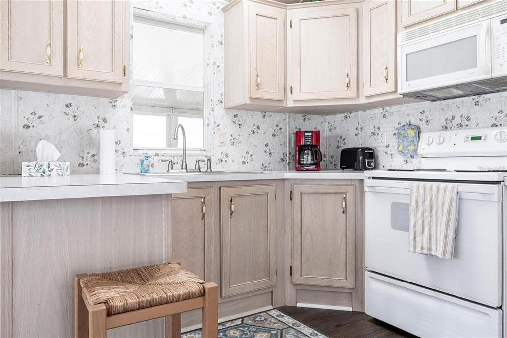 1604 N MANATEE LOOP, PUNTA GORDA, FL 33950 — zdjęcie 5