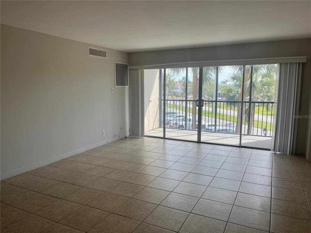 10355 PARADISE BOULEVARD # 113, TREASURE ISLAND, FL 33706 — zdjęcie 3