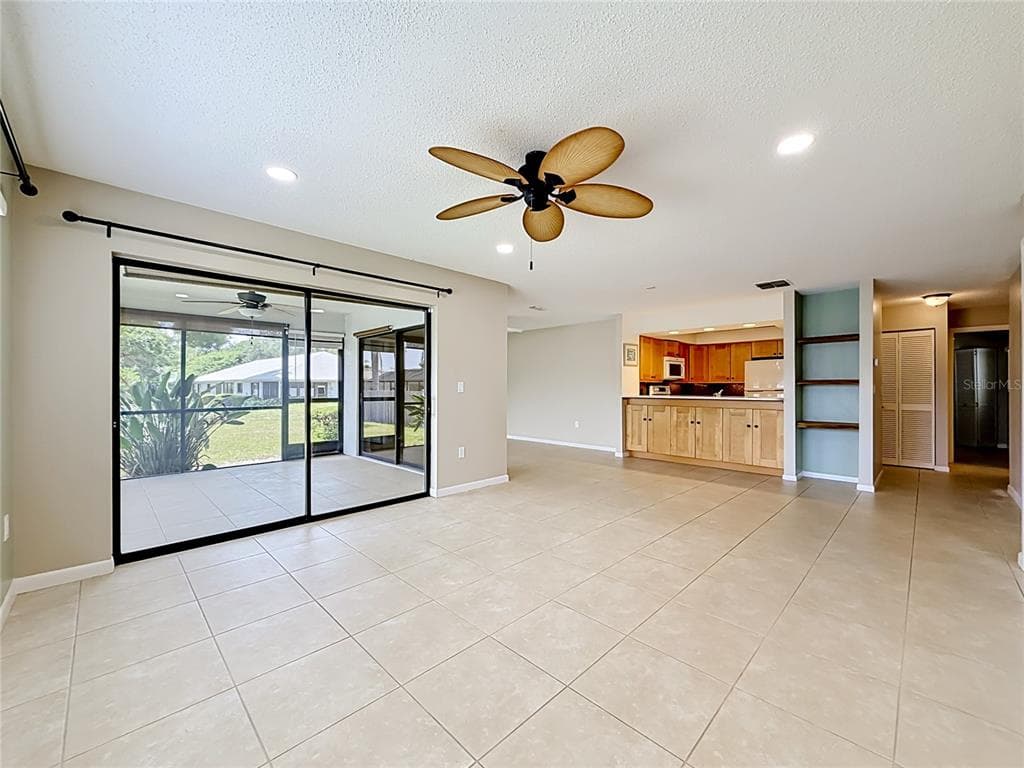 2733 COUNTRYSIDE BOULEVARD # 105, CLEARWATER, FL 33761 — zdjęcie 2
