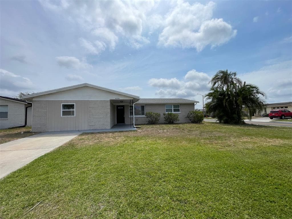 2702 DRUID PLACE, HOLIDAY, FL 34691