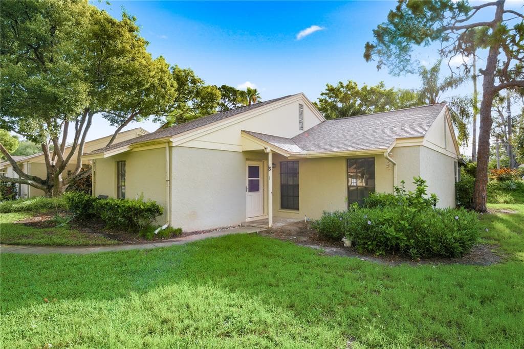 18 WINDRUSH BAY DRIVE, TARPON SPRINGS, FL 34689