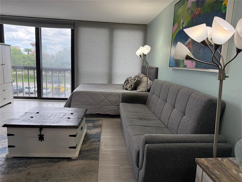 255 DOLPHIN POINT # 305, CLEARWATER BEACH, FL 33767 — zdjęcie 2