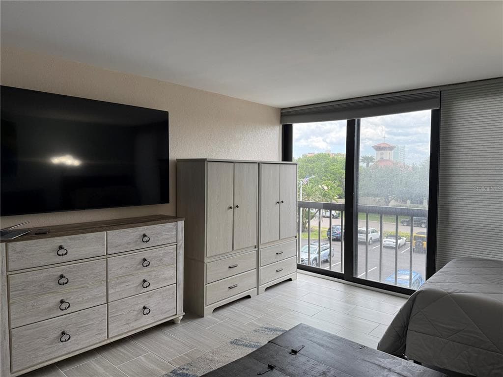 255 DOLPHIN POINT # 305, CLEARWATER BEACH, FL 33767 — zdjęcie 3