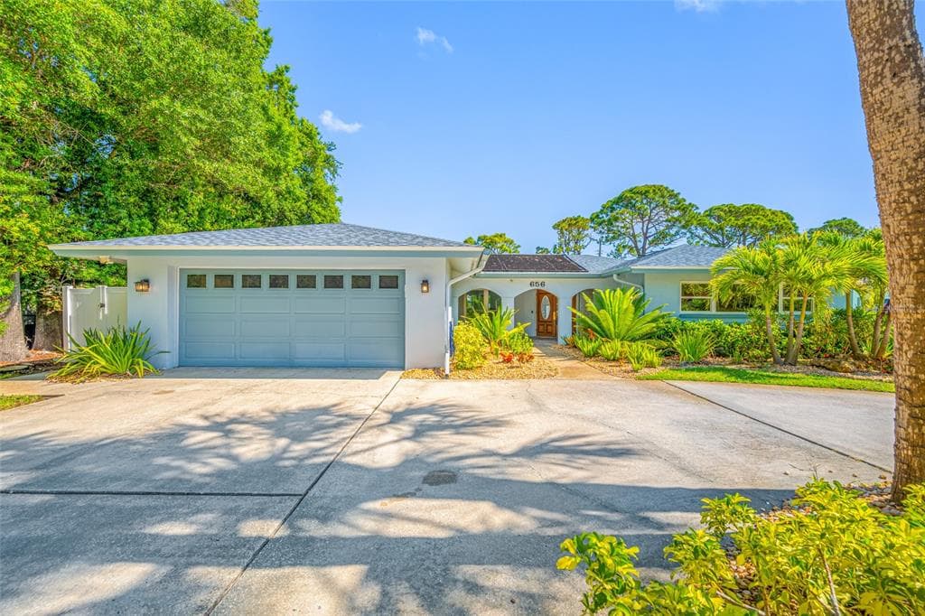656 MEHLENBACHER ROAD, BELLEAIR, FL 33756