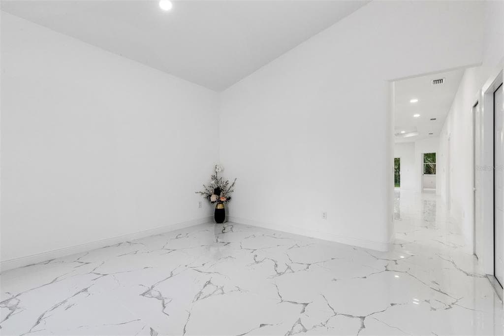 806 W LOWRY LANE, TAMPA, FL 33604 — zdjęcie 4