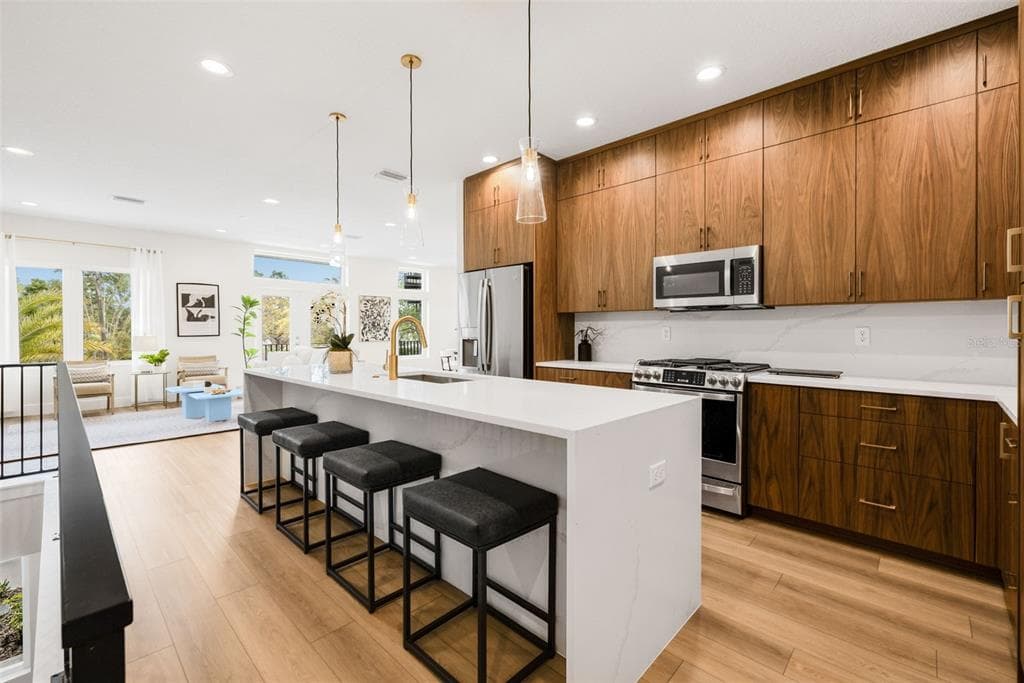8627 5TH STREET N, ST PETERSBURG, FL 33702 — zdjęcie 4