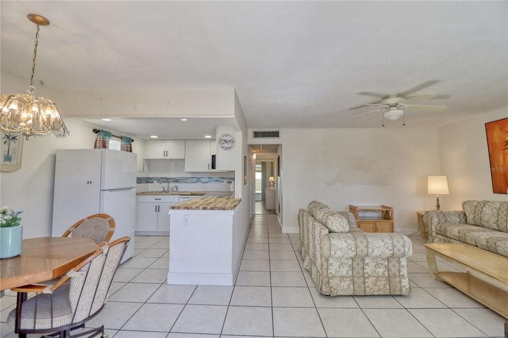 101 CAMBRIDGE TRAIL # 196, SUN CITY CENTER, FL 33573 — zdjęcie 2