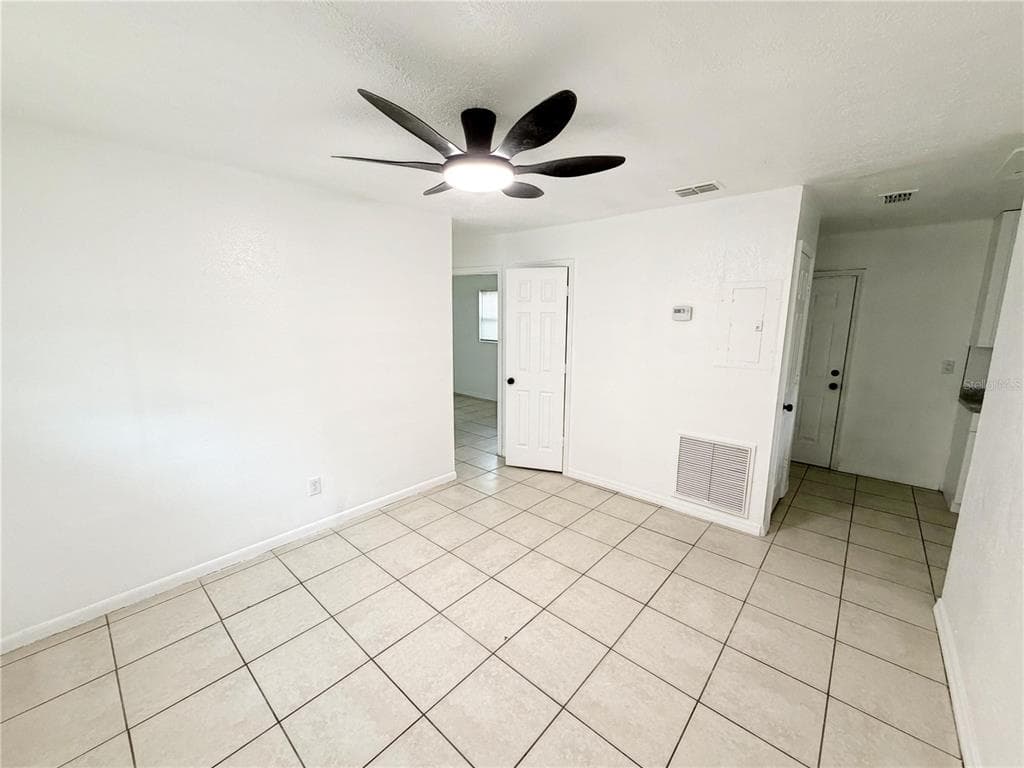 3916 E GENESEE STREET, TAMPA, FL 33610 — zdjęcie 2