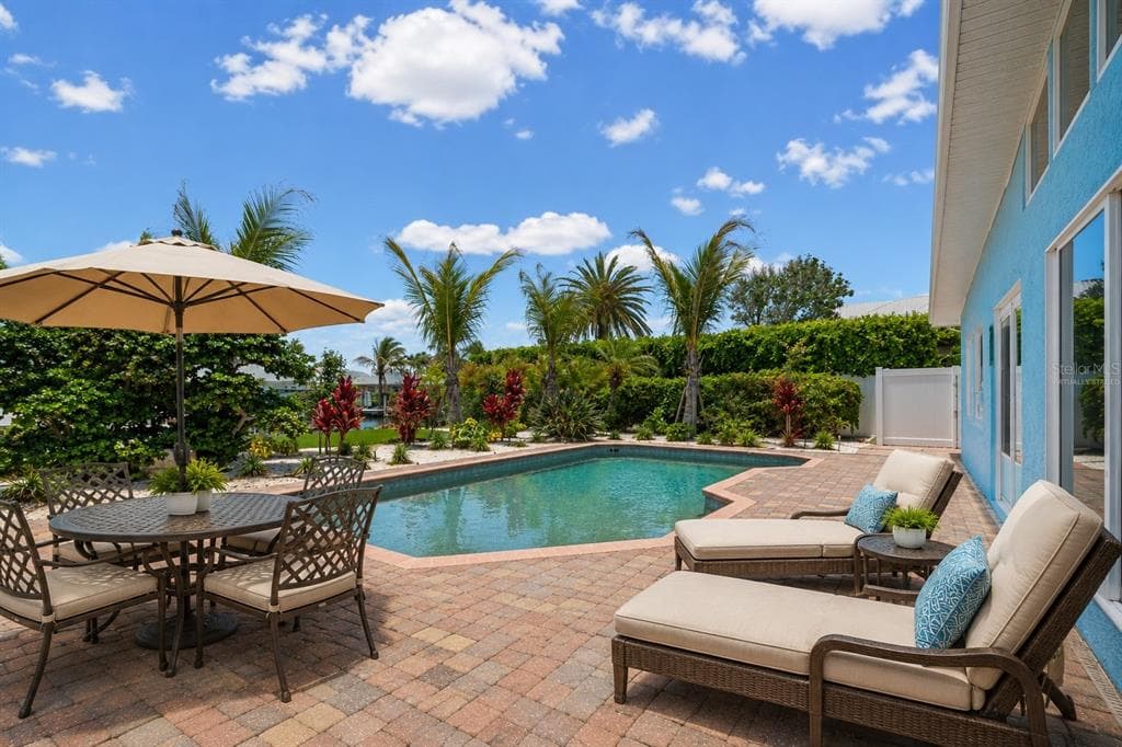 528 KEY ROYALE DRIVE, HOLMES BEACH, FL 34217 — zdjęcie 3