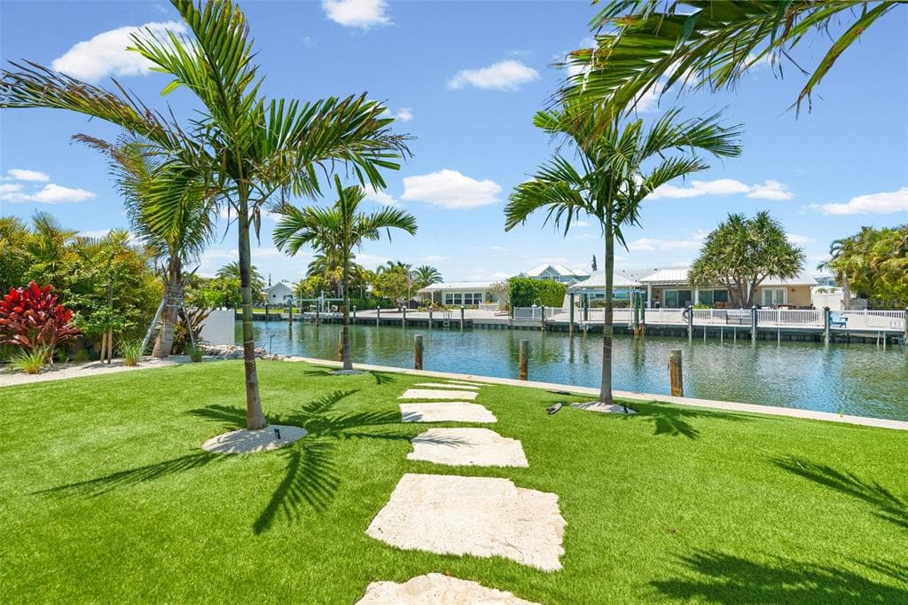 528 KEY ROYALE DRIVE, HOLMES BEACH, FL 34217 — zdjęcie 4