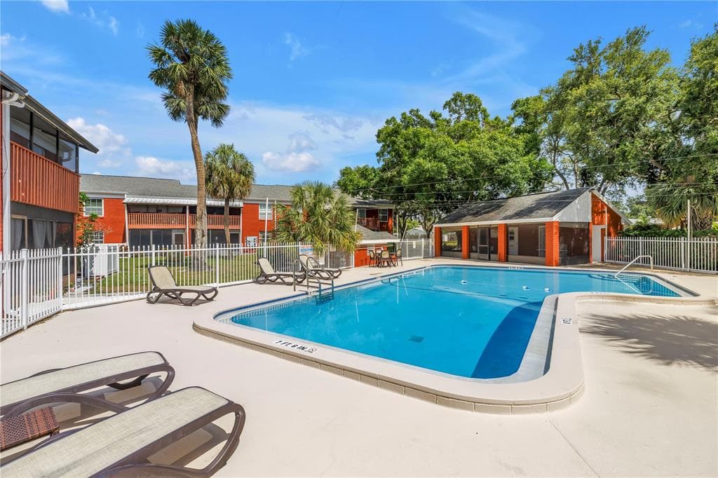 1310 83RD AVENUE N # D, ST PETERSBURG, FL 33702 — zdjęcie 4